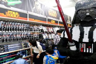 Toys r us RIP Look How Star Wars Toys partially Killed off !!