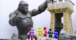 Power Rangers & Marvel Avengers Toys Pretend Play | KING KONG Castle Attack