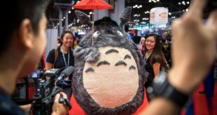 Adam Savage Incognito as Totoro at New York Comic Con!