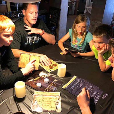 Fun escape room ideas for kids, family and adults for parties and holidays !