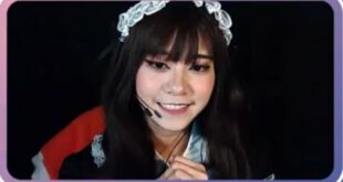 Cosplay Maid calling viewers Master